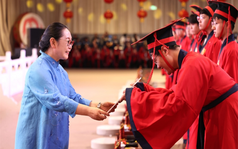 金秋揚帆，逐夢遠航！榮程學(xué)子成人禮儀式