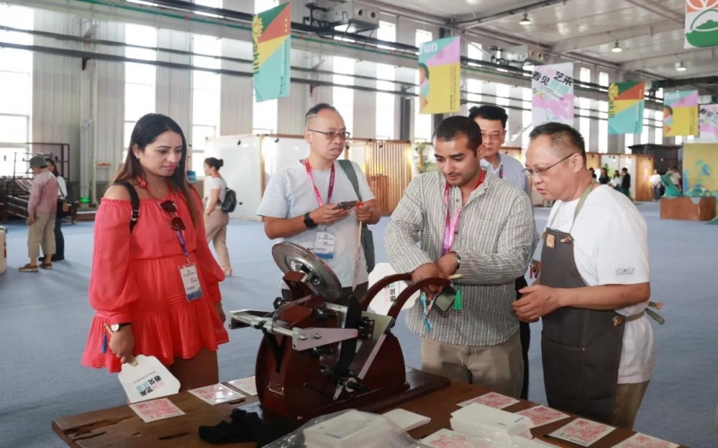 非遺市集開幕第二天！讓非遺走進(jìn)生活，“遺”起潮玩