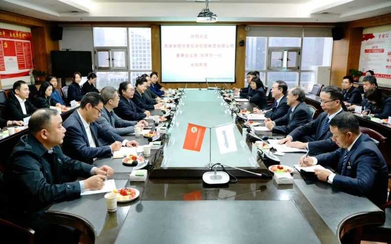 榮程集團(tuán)董事會主席張榮華，榮華控股黨委書記、董事長崔榮華一行到陜鼓座談交流