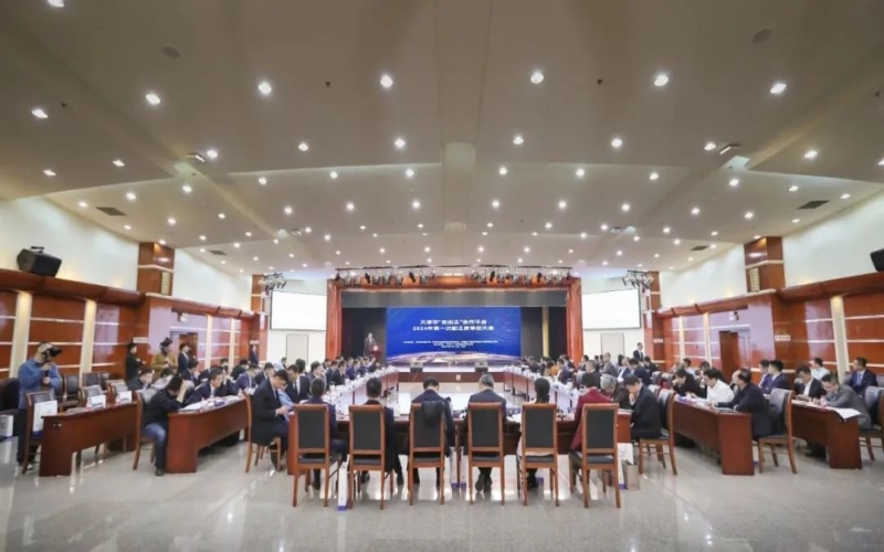 榮程集團黨委書記、融誠物產(chǎn)總經(jīng)理張穎出席天津市“走出去”合作平臺副主席單位大會