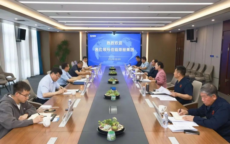 榮程集團(tuán)董事會(huì)主席張榮華與全國(guó)政協(xié)委員、甘肅省工信廳副廳長(zhǎng)黃寶榮座談交流