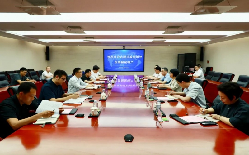 榮程集團黨委書記、融誠物產(chǎn)總經(jīng)理張穎與武清區(qū)領(lǐng)導開展座談交流