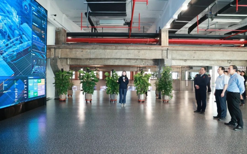 天津市政協(xié)黨組成員趙海山、副主席李劍萍一行到榮程集團參觀調(diào)研