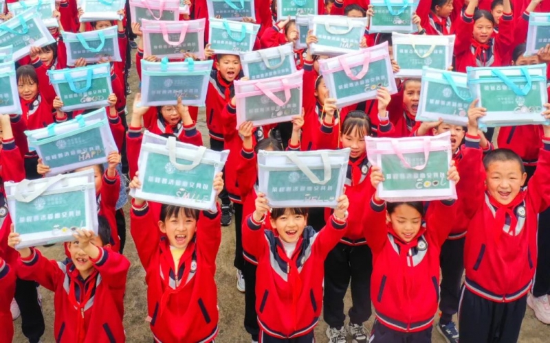 情暖童心 讓愛流動 - 榮程普濟赴云南怒江榮華村小開展慶“六一”公益慰問