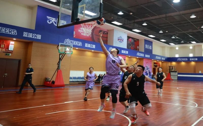 精彩對(duì)決引爆現(xiàn)場(chǎng)！榮程集團(tuán)第十四屆職工籃球賽半決賽戰(zhàn)績(jī)播報(bào)