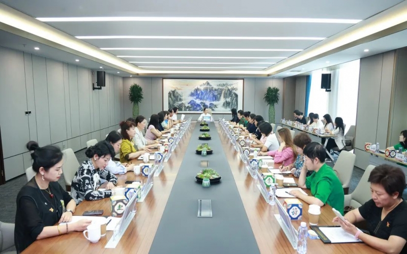 喜迎七一 向黨獻(xiàn)禮 - 張榮華主席與淄博市女企業(yè)家商會(huì)一行座談交流，凝聚她力量，展現(xiàn)她擔(dān)當(dāng)！