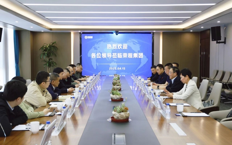 伊吾縣委副書(shū)記、常務(wù)副縣長(zhǎng)張克文到榮程集團(tuán)調(diào)研交流