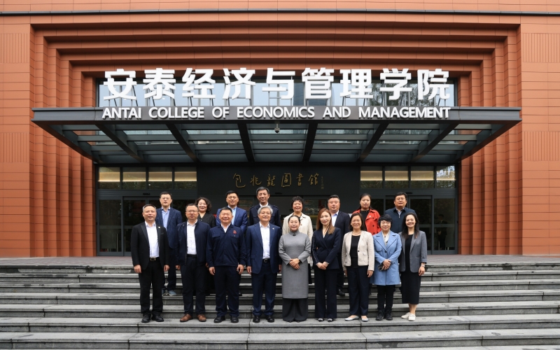 榮程集團董事會主席張榮華一行赴上海交通大學(xué)考察交流