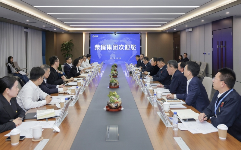 榮程集團董事會主席張榮華與中國能建北方區(qū)域總部黨委書記、總經(jīng)理邢巧英座談交流